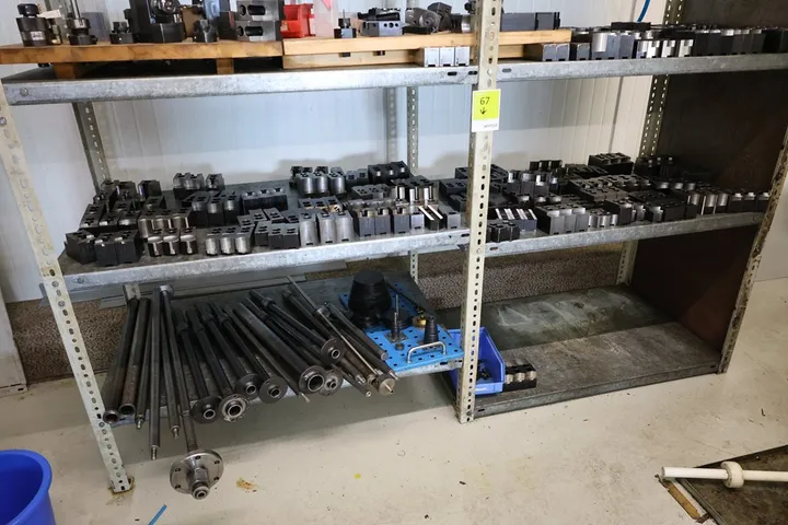 Regalinhalt CNC Werkzeuge